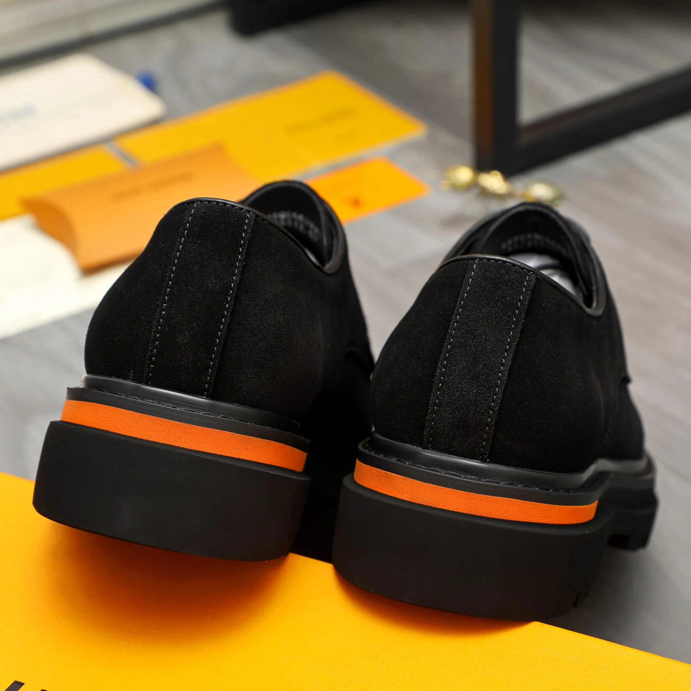 Men's shoes 💰620 Product trademark: LV "Louis Vuitton" business casual lace-up leather shoes Regular size: 37-46 Product materials: Selected high-quality frosted cowhide upper, pigskin lining, rubber outsole